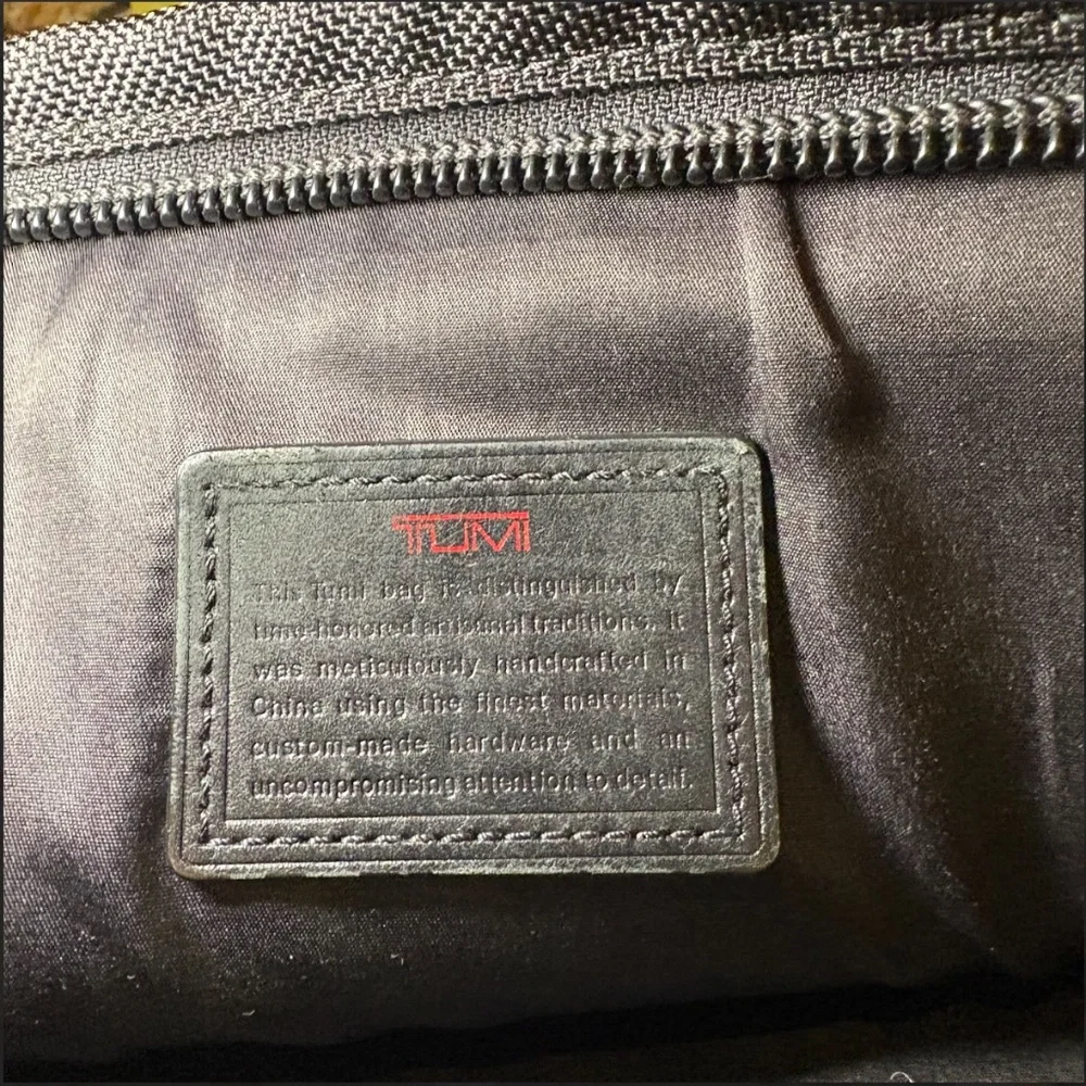 Tumi Alpha Expandable Ballistic Nylon Black Briefcase Messenger Laptop Bag 26160